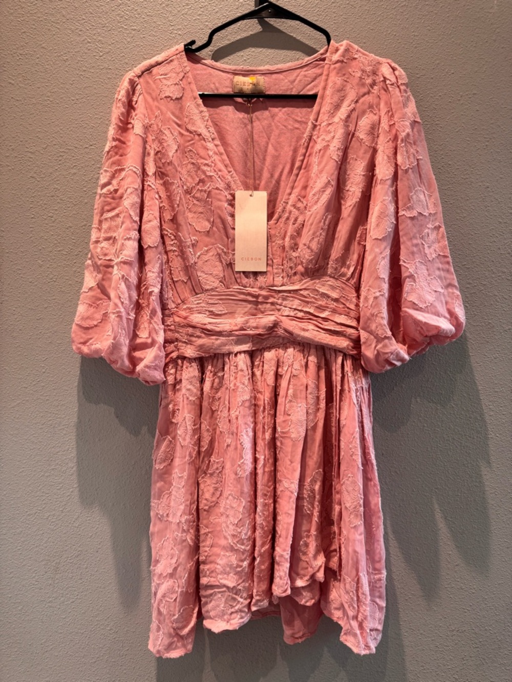 CIEBON Dusty Pink Textured V-Neck Dress - Picture 5 of 10